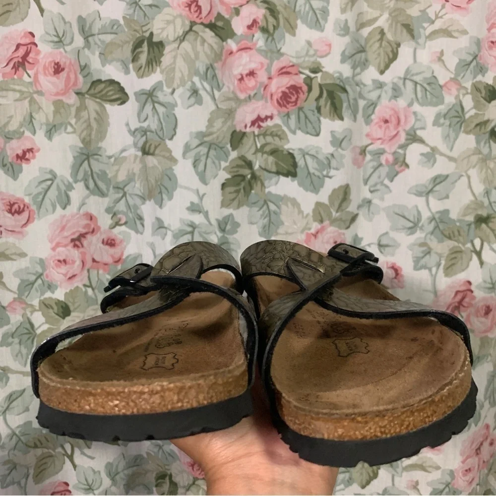 BIRKENSTOCK - Birki’s Sylt metallic green embossed criss cross sandals